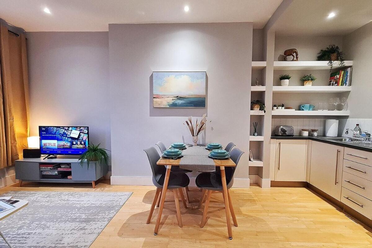 1-Bed Apartment, Close To Kensington Olympia With Free Wi-Fi & Netflix لندن المظهر الخارجي الصورة