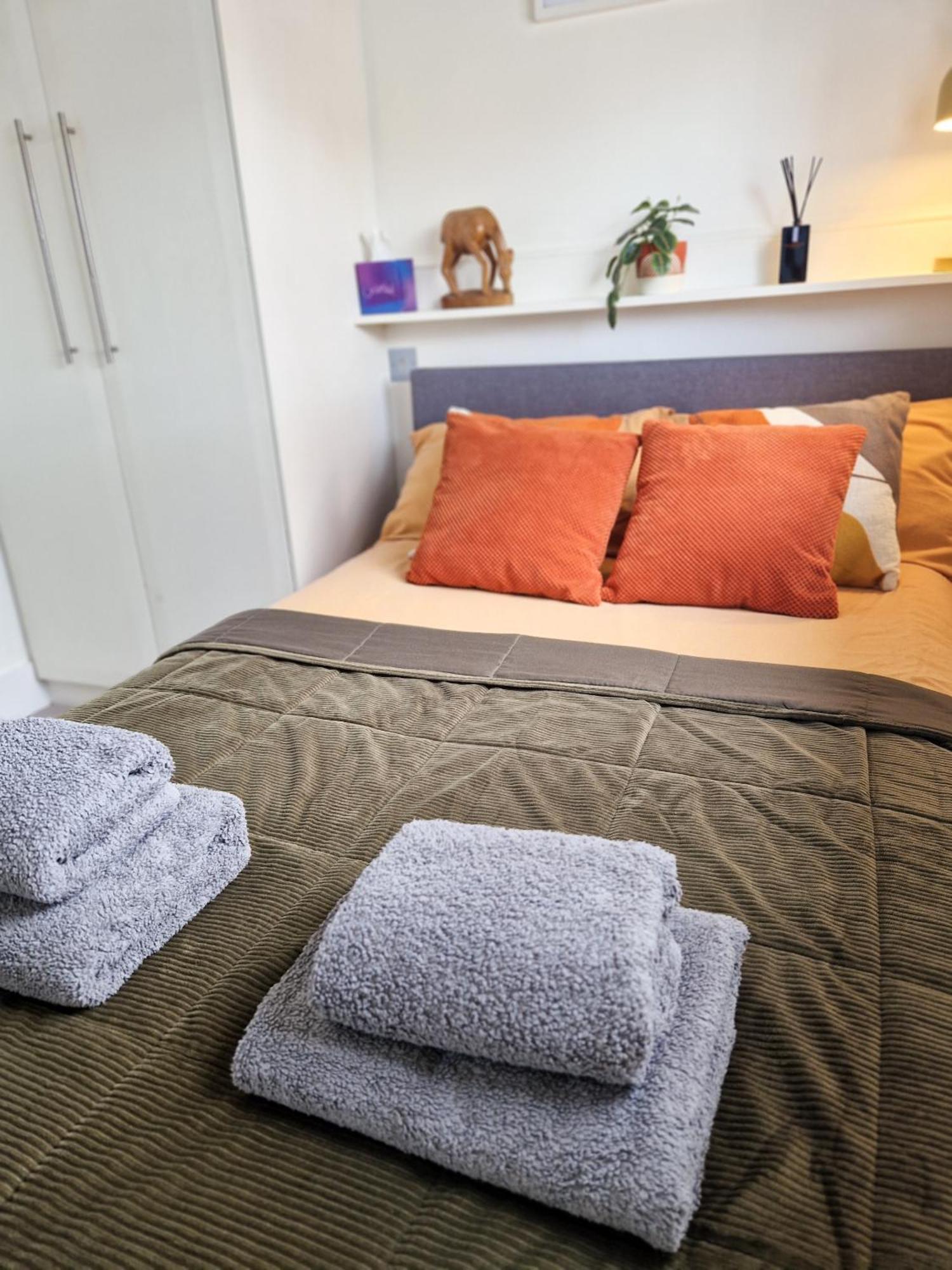 1-Bed Apartment, Close To Kensington Olympia With Free Wi-Fi & Netflix لندن المظهر الخارجي الصورة