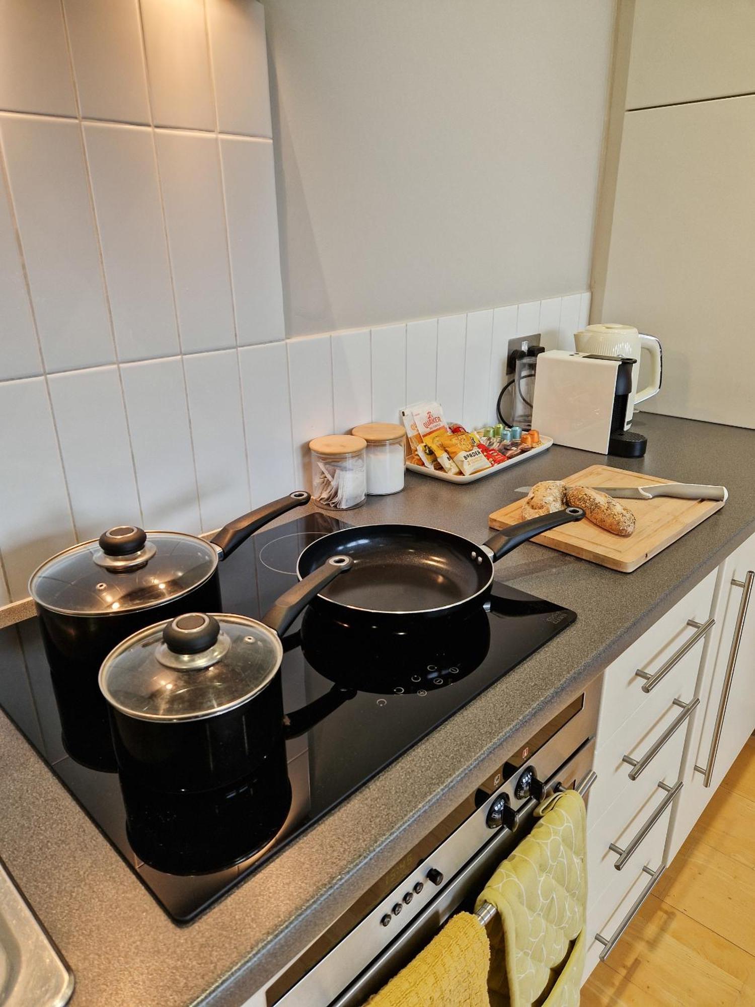 1-Bed Apartment, Close To Kensington Olympia With Free Wi-Fi & Netflix لندن المظهر الخارجي الصورة