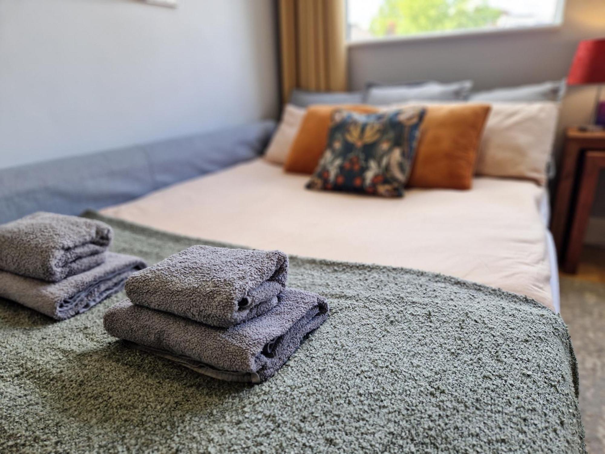 1-Bed Apartment, Close To Kensington Olympia With Free Wi-Fi & Netflix لندن المظهر الخارجي الصورة