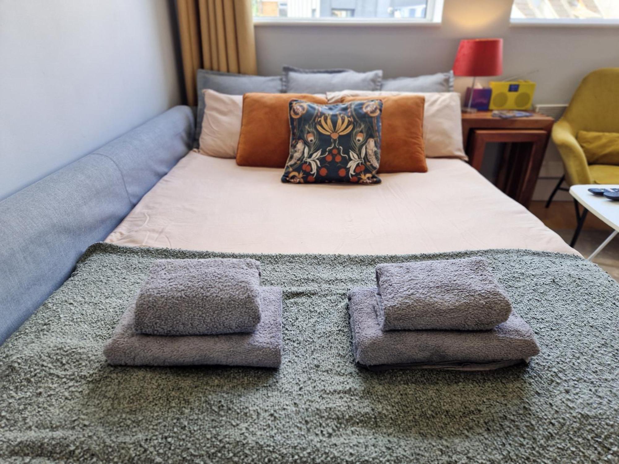 1-Bed Apartment, Close To Kensington Olympia With Free Wi-Fi & Netflix لندن المظهر الخارجي الصورة